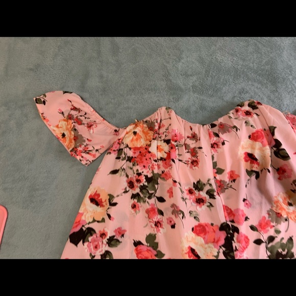 Medium floral open back pink blouse from Francescas - Picture 3 of 10